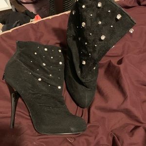 Heel booties